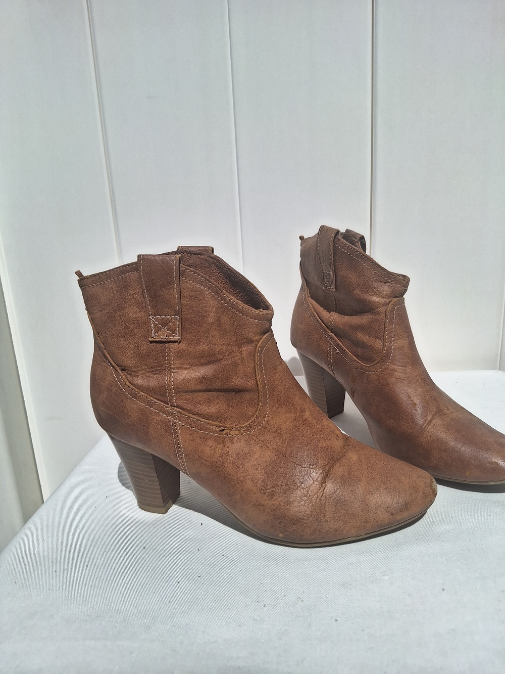 Brown Women's Ankle Booties - Classic Heeled Chelsea Sz 7